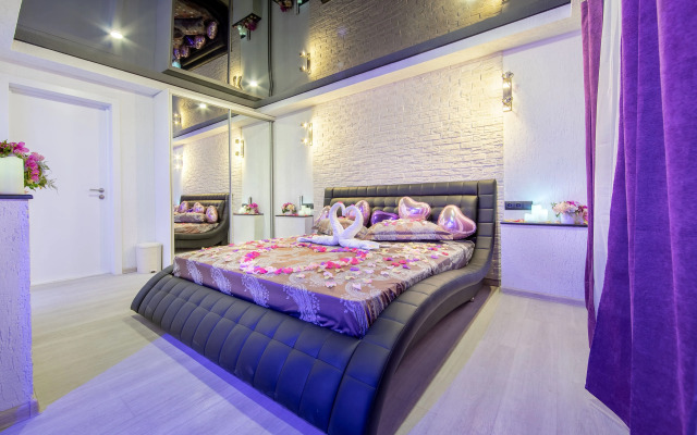 Alex Hotel on Rybatskaya