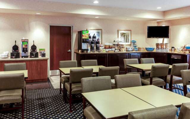 La Quinta Inn & Suites by Wyndham Milwaukee SW New Berlin