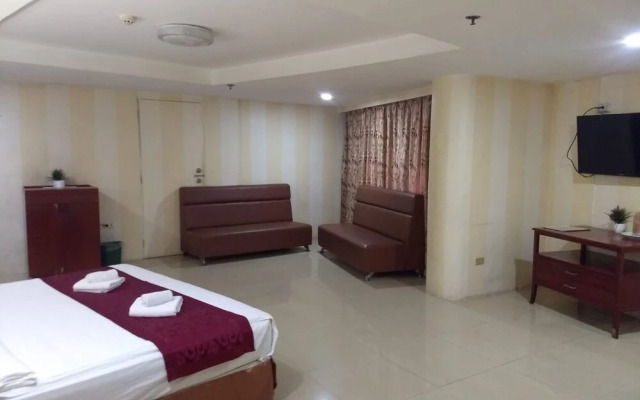 Vaccinated Staff - Capital O 824 Chinatown Lai Lai Hotel