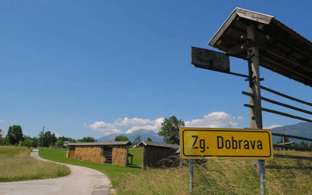 Small wooden houses and Apartments Zgornja Dobrava
