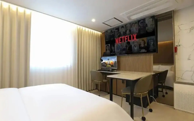 Rosy Hotel
