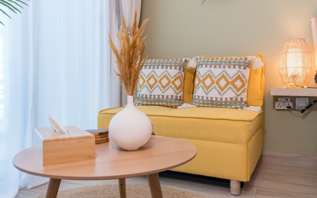 Stunning Apt Marina view with Balcony