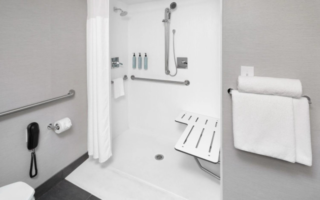 Courtyard By Marriott Shelton