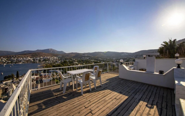 Seaside House With Mesmerizing View in Turkbuku