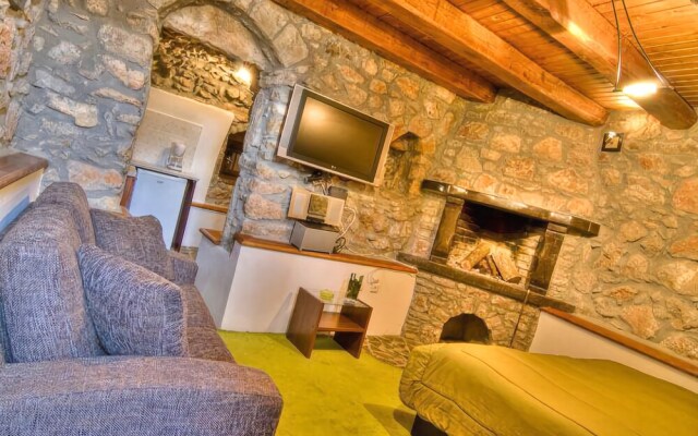 Avgonima All Seasons Hotel