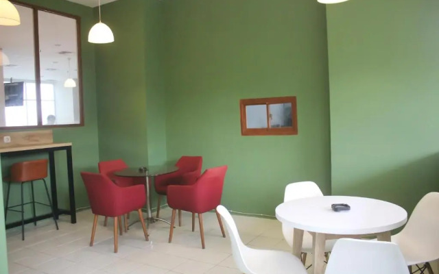 Urban Express HomTel Serpong