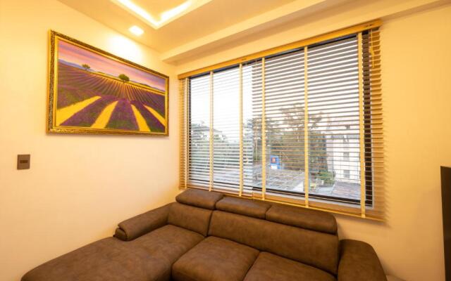 La Fleur Premium Central Apartment