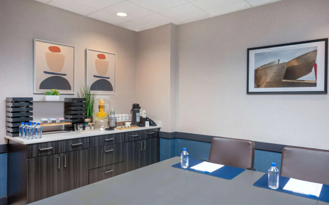Wyndham Indianapolis Airport