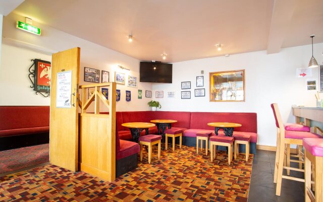 OYO Godolphin Arms Hotel