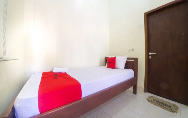 RedDoorz near Nusa Cendana University