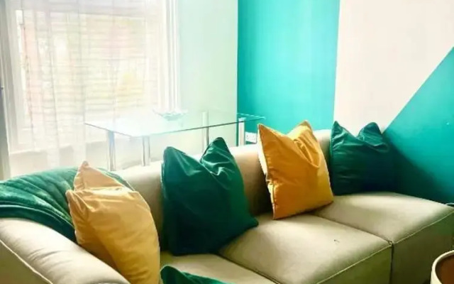 Cozy Leicester Apartment With 2 Bedrooms