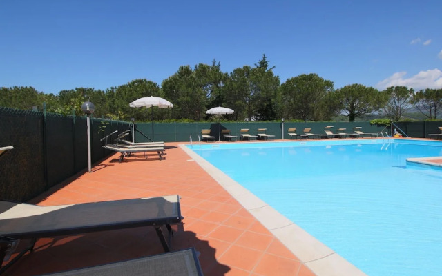 Cozy Farmhouse With Campriano With Swimming Pool