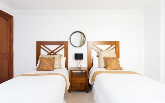 Rooms & Suites Balcony 3D