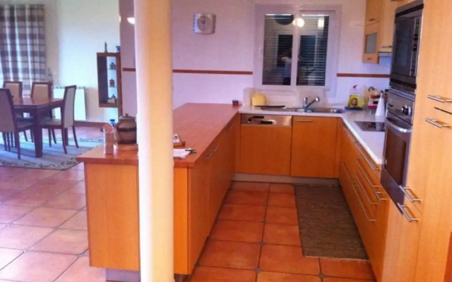 P Delgada 3-bed House, Sleeps 6, Parking & Seaview