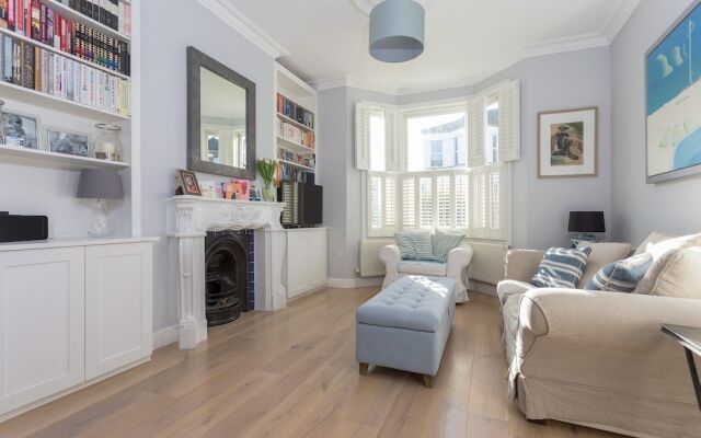 4 Bedroom Family House Near Shepherd's Bush