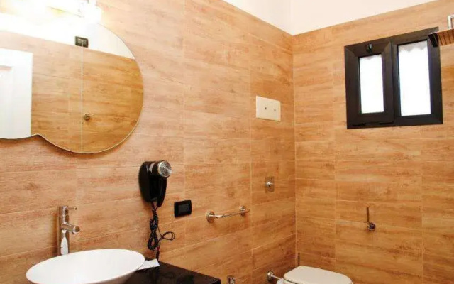 Momi's Hotel