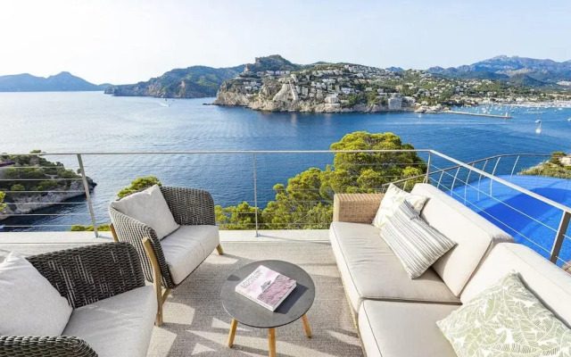 Sea-view Villa Near Port