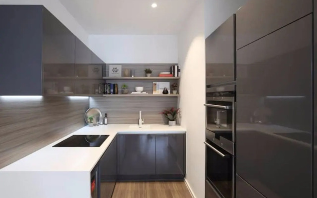 Modern 1 Bedroom Apartment in West London