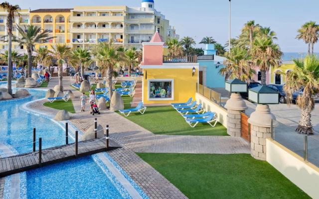 Mediterráneo Bay Hotel & Resort