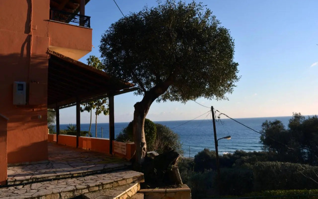 Papadatos Apts With Amazing View - 5mins from the beach