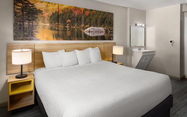 Days Inn by Wyndham Moosic