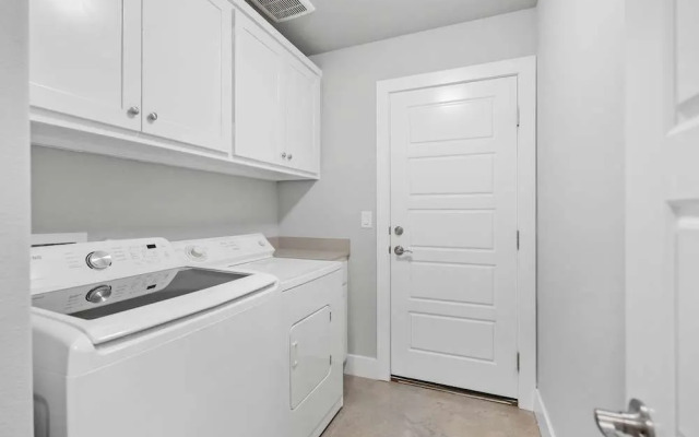 Peaceful Cottage w/ Grill Mins to Lake Travis