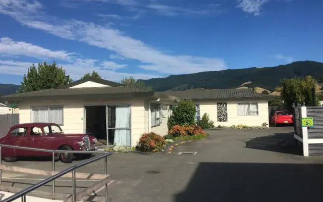 Richmond Motel & Top 10 Holiday Park
