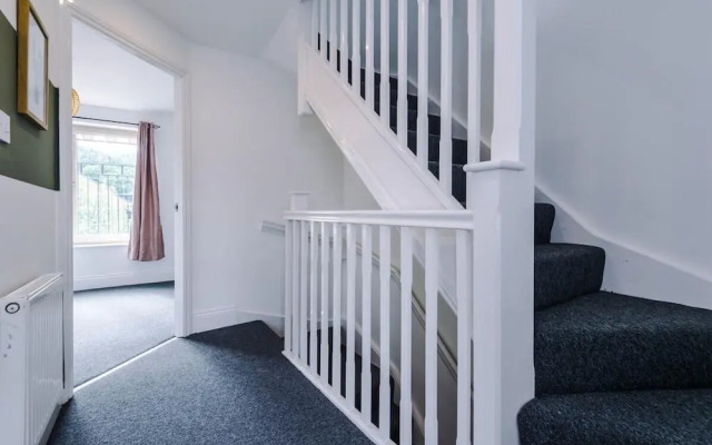 Lovely 4 Bed/ Monthly Discount/ Bottle
