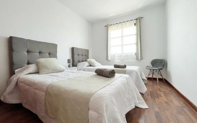 Villa - Sleeps 6 - Pool - Pets Ok - Parkin