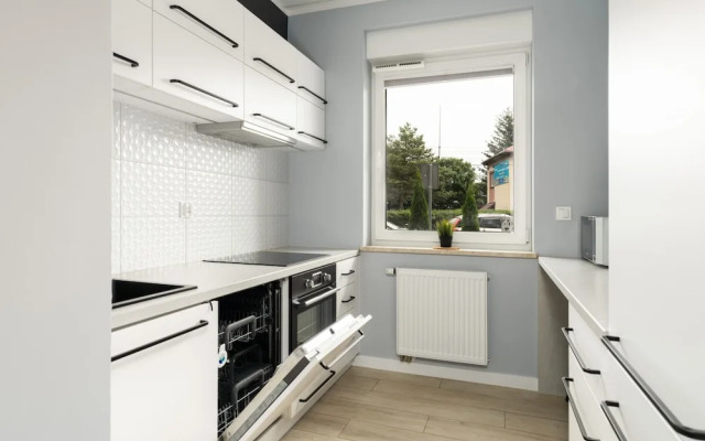 Apartment With Garden Poznan by Renters