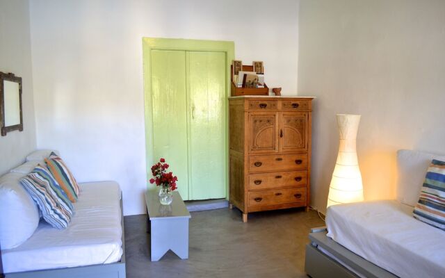 Hidesign Athens Traditional Stone house in Kea