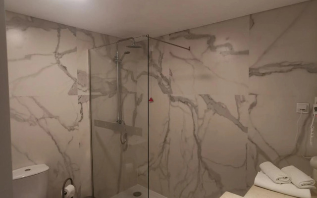 Santa Cruz Village Hotel