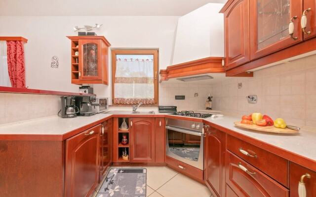 Charming 6-bed Villa in Vižinada