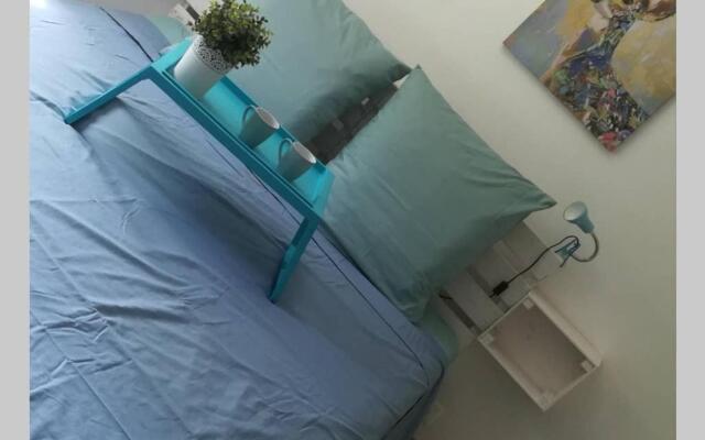 Studio renové en RDJ dans résidence de standing