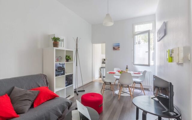 Homely Apartment Near Place de la Victoire