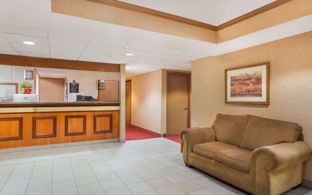 Super 8 by Wyndham Defiance