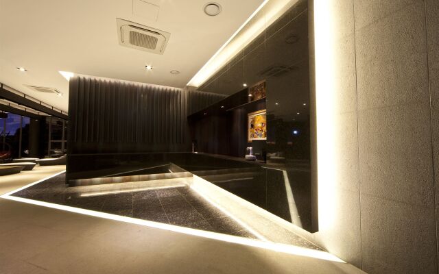 Luston Villa & Hotel
