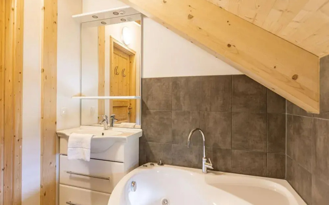 Exclusive Chalet With Whirlpool