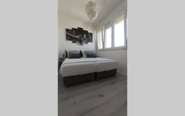 NEW! Top apartment, Split view from above