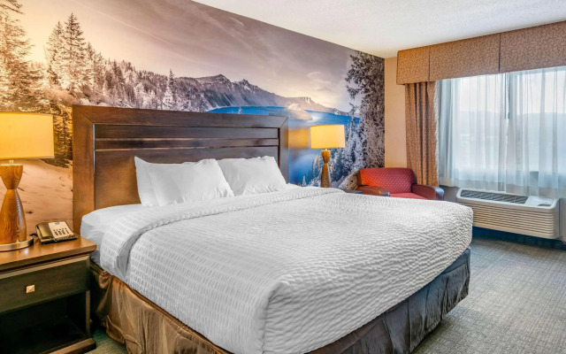 Clarion Pointe Medford