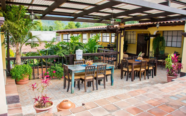 Las Camelias Inn