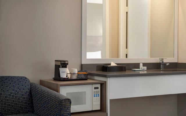 Days Inn by Wyndham Kelowna