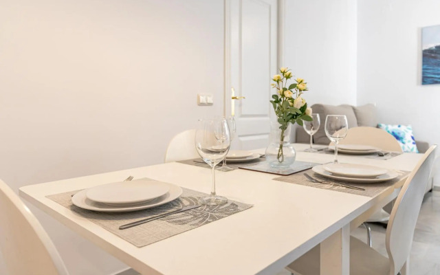 Apartamento con patio a 1 minuto de la playa