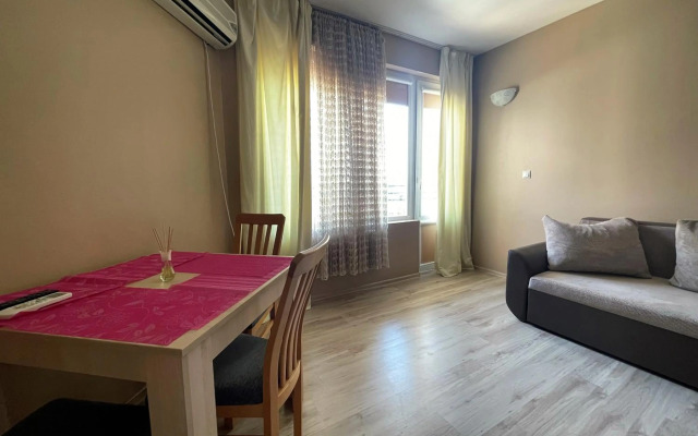 Cozy 1BD Apartment with a Lovely Sea View