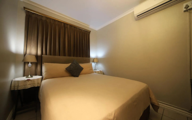 Savoy Lodge Cape Town