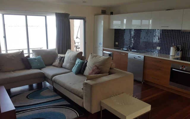 Villa Riviera on River Front