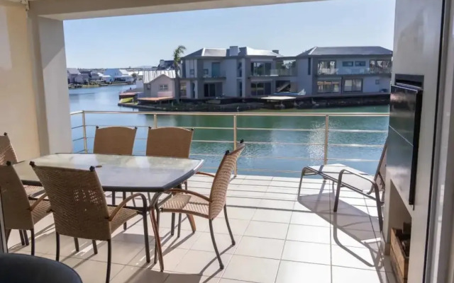 Water Views Apartment
