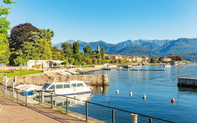 Petalo Bianco 100m From Lake