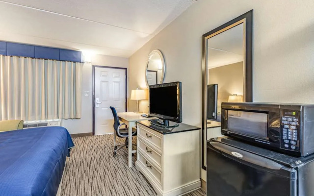 Rodeway Inn & Suites