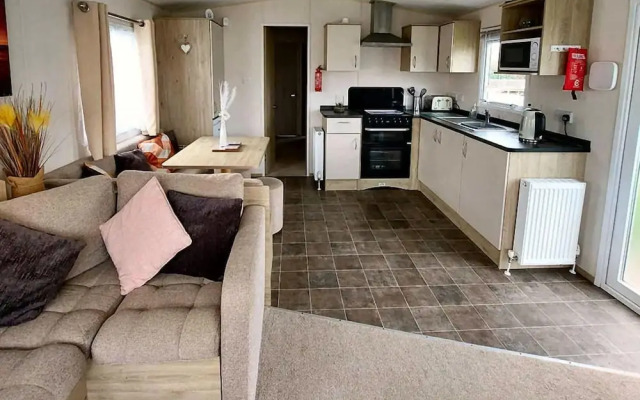 Forget-me-not Stays Holiday Caravan- 3 Bedrooms